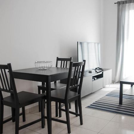 Renovated One Bedroom Apartment In Paphos With Pool Esterno foto