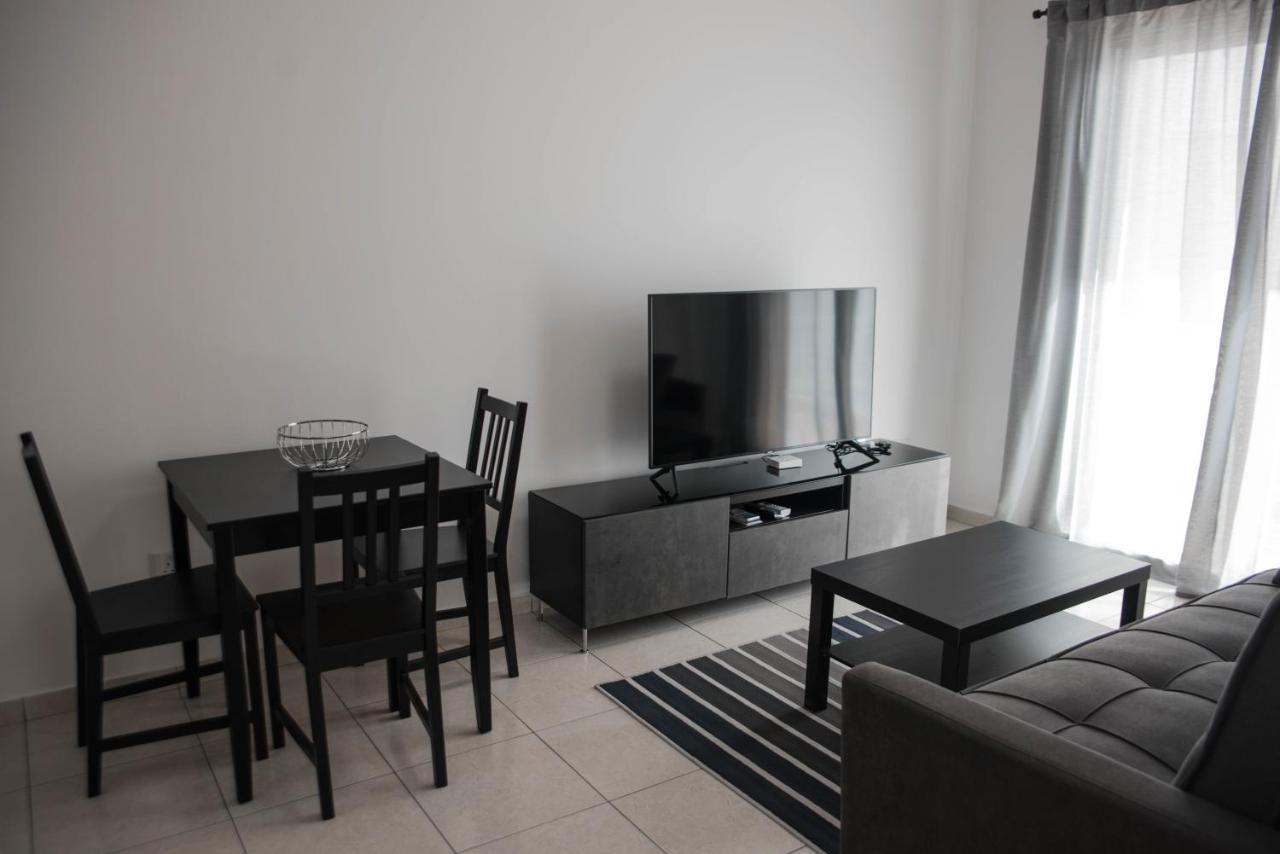 Renovated One Bedroom Apartment In Paphos With Pool Esterno foto