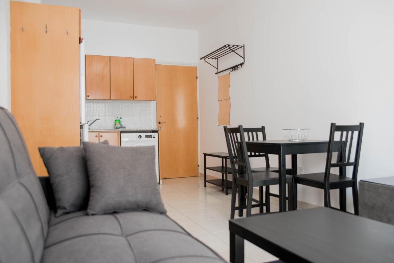 Renovated One Bedroom Apartment In Paphos With Pool Esterno foto