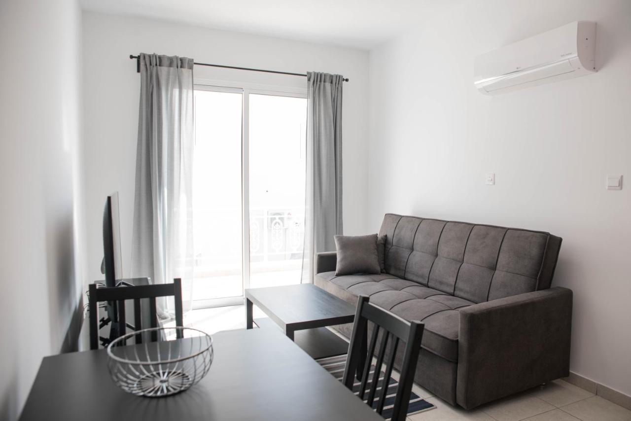 Renovated One Bedroom Apartment In Paphos With Pool Esterno foto