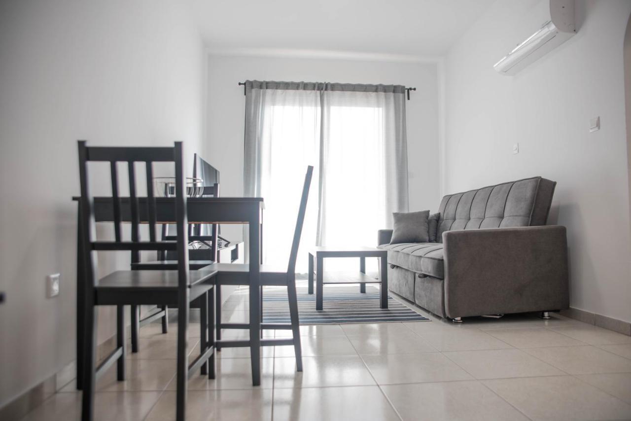 Renovated One Bedroom Apartment In Paphos With Pool Esterno foto