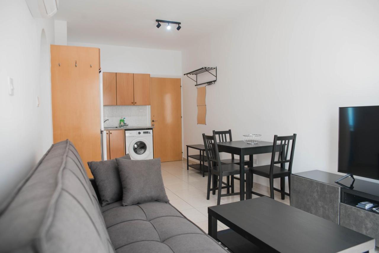 Renovated One Bedroom Apartment In Paphos With Pool Esterno foto