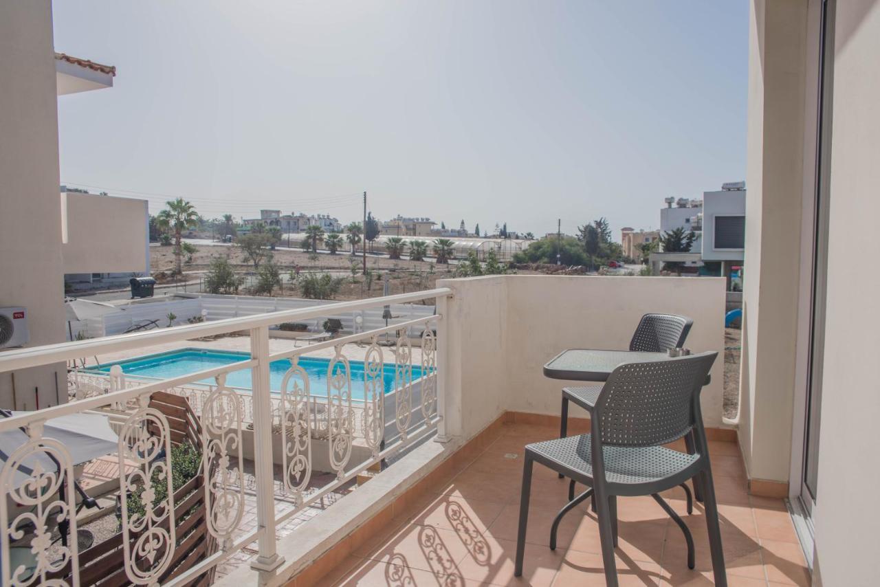 Renovated One Bedroom Apartment In Paphos With Pool Esterno foto